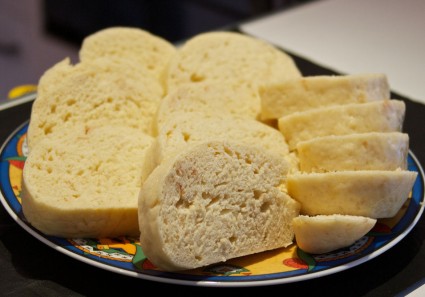 Knodel (βραστό ψωμί)
