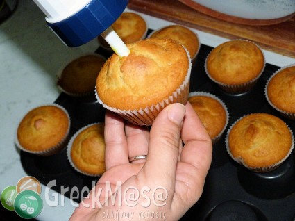 Cupcakes με γέμιση κρέμας λεμονιού