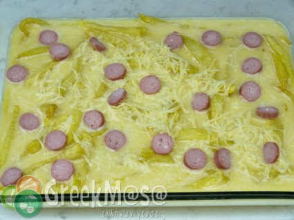 Ομελέτα φούρνου με πατάτες και λουκάνικα 